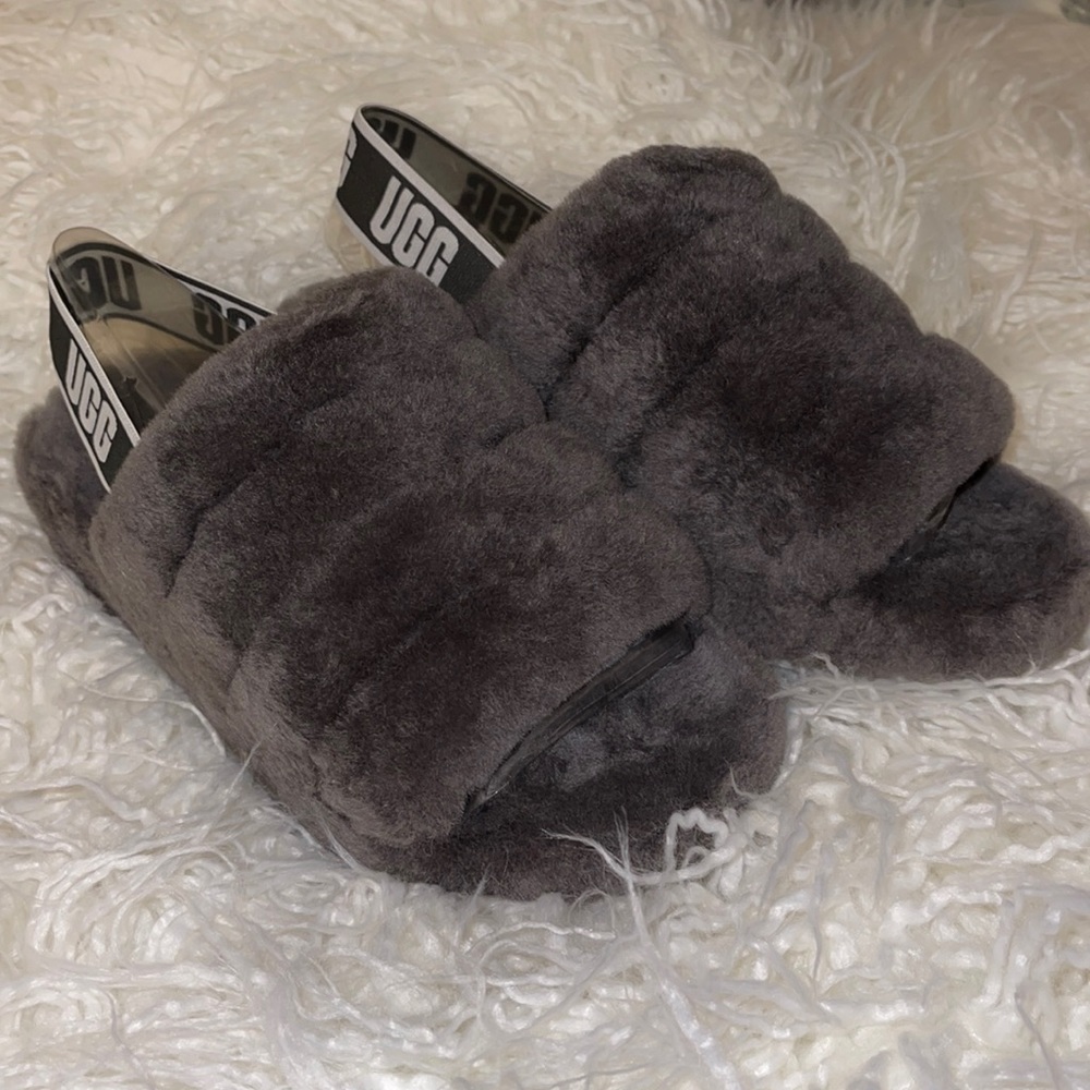 Authentic ugh fluff yeah slides in Charcoal 🤍